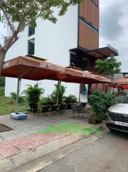 Dù Lệch Tâm Vuông 3x3m Có Phù Hợp Với Không Gian Quán Cafe Không?